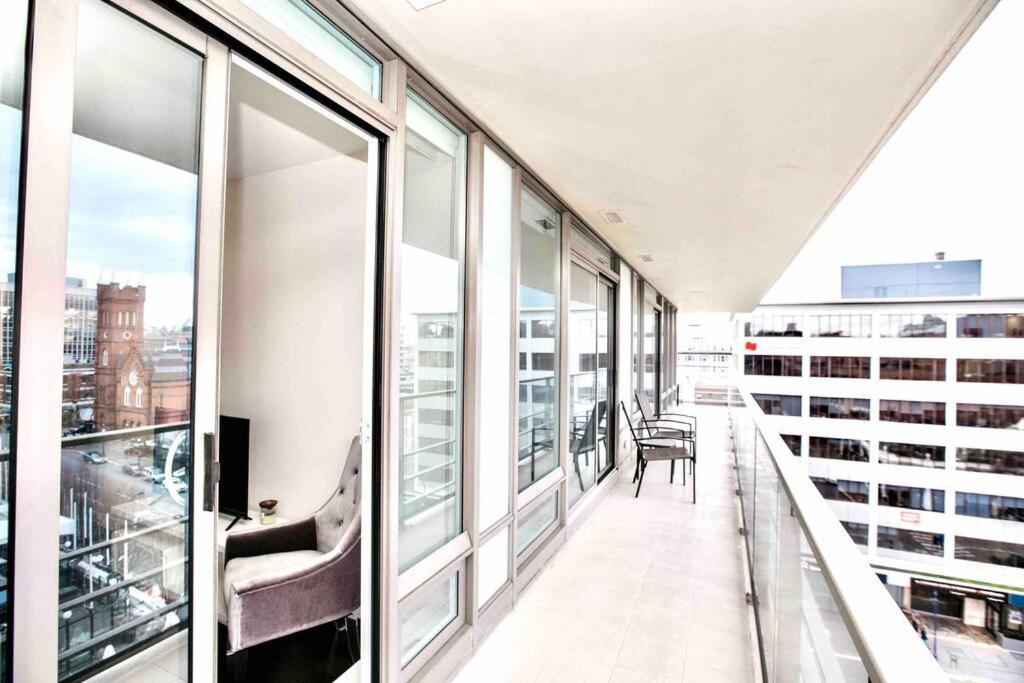 Victoria'S Best Location 2 Bedroom Luxe Condo Buitenkant foto